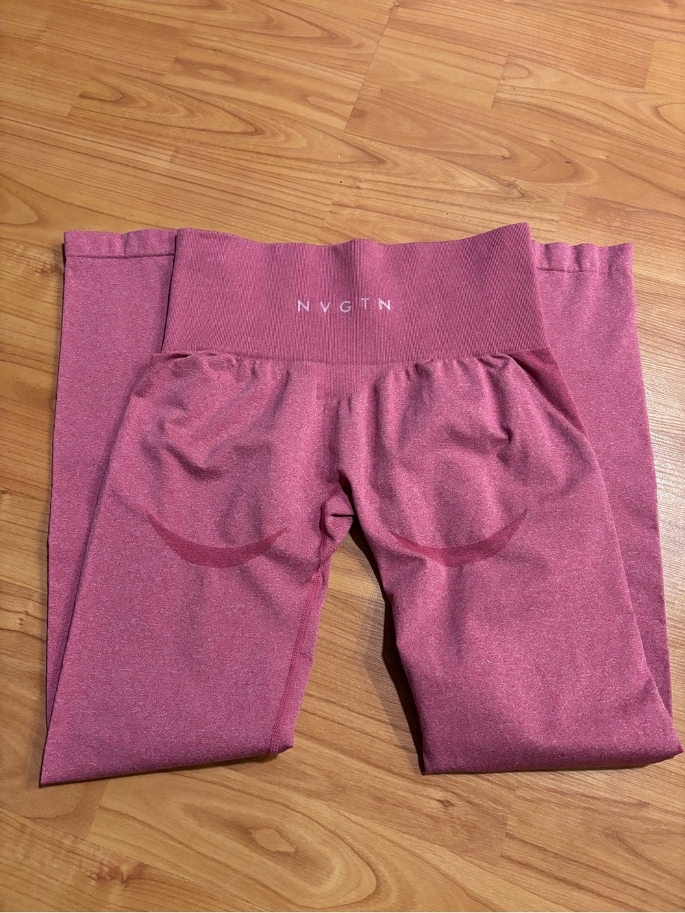 NVGTN burgundy, contour leggings size small